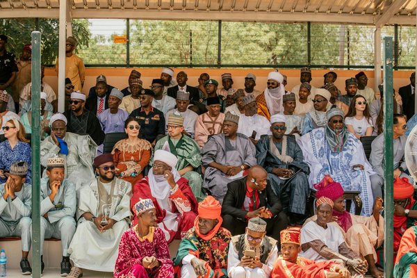 Tatouage homme cou : douleur et esthétique en question