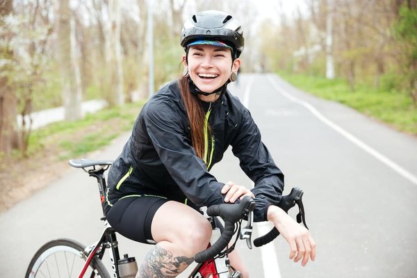 Casque de vélo pour femme : comment allier style et sécurité ?
